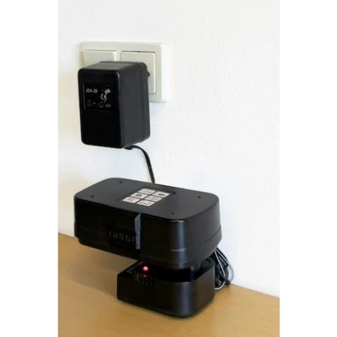 Bateria do biurka elektrycznego podczas ładowania Bateria do biurka elektrycznego podczas ładowania
